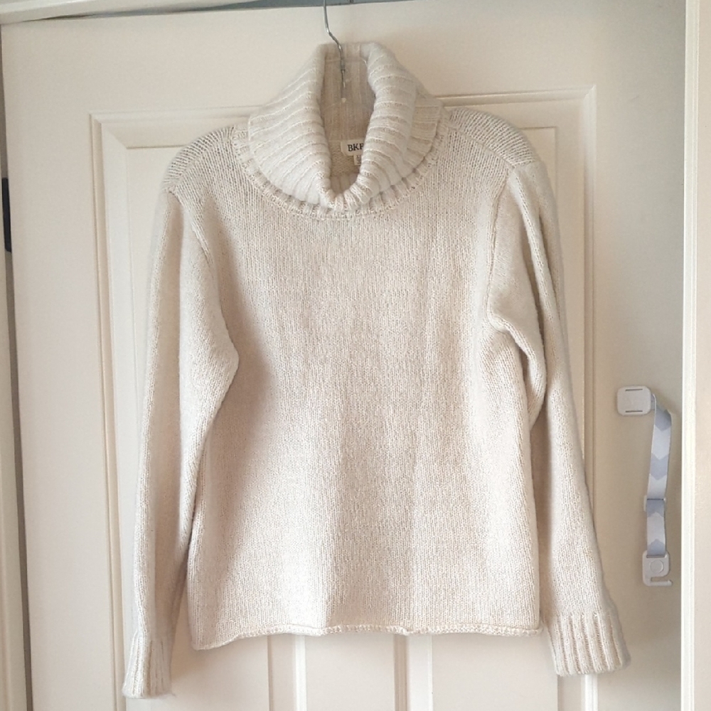 Women's Cream Turtleneck Sweater